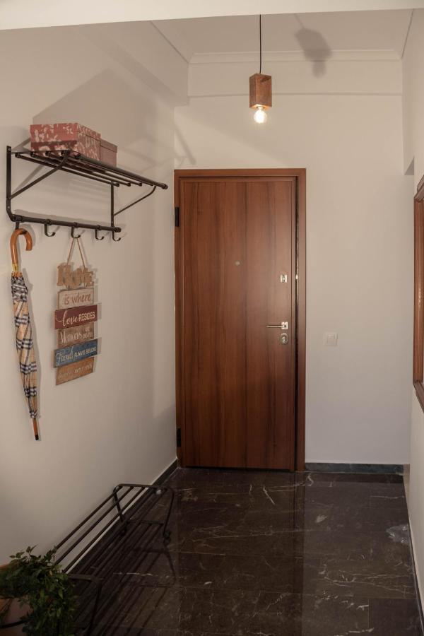 Cosy And Central Home In Athena Bagian luar foto